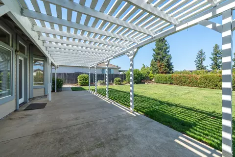 Exterior - 3438 Showboat Ct, Redding, CA 96003 photo 8 of 20