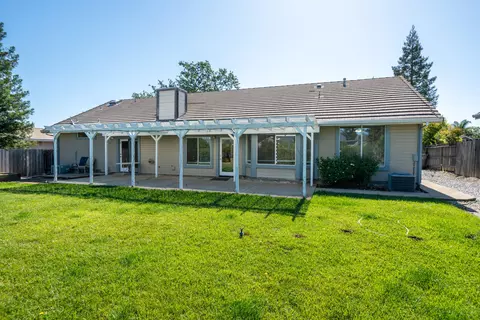 Exterior - 3438 Showboat Ct, Redding, CA 96003 photo 12 of 20