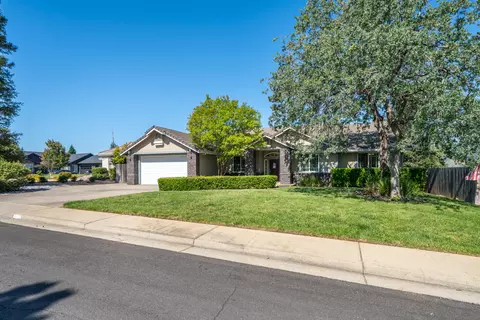Exterior - 3438 Showboat Ct, Redding, CA 96003 photo 2 of 20