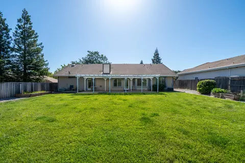 Exterior - 3438 Showboat Ct, Redding, CA 96003 photo 16 of 20