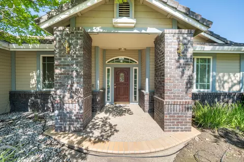 3438 Showboat Ct, Redding, CA 96003