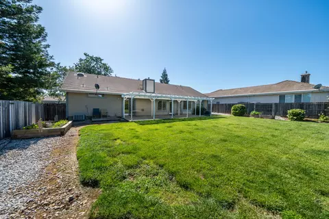 Exterior - 3438 Showboat Ct, Redding, CA 96003 photo 17 of 20