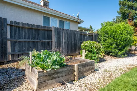 Exterior - 3438 Showboat Ct, Redding, CA 96003 photo 18 of 20