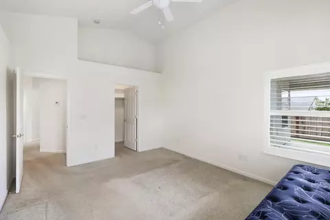 Bedroom - 1102 Golden Gate Trl, Redding, CA 96003 photo 3 of 3