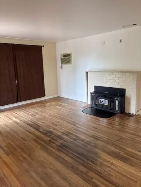Living - 510 David Ave, Red Bluff, CA 96080 photo 2 of 11