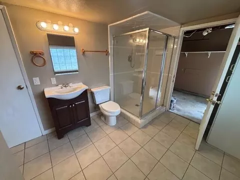 Bath - 510 David Ave, Red Bluff, CA 96080 photo 1 of 4