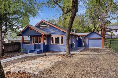 208 Mccloud Ave, Mount Shasta, CA 96067