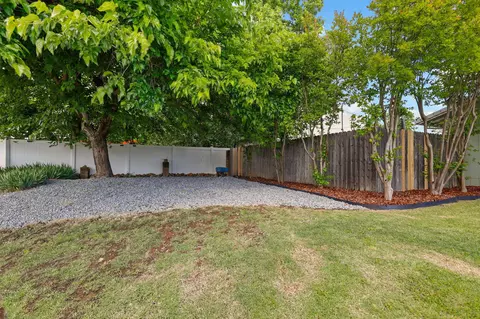 4310 Swallowtail Ct, Redding, CA 96003 photo 12
