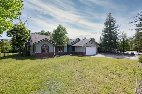 19331 Hollow Ln, Redding, CA 96003