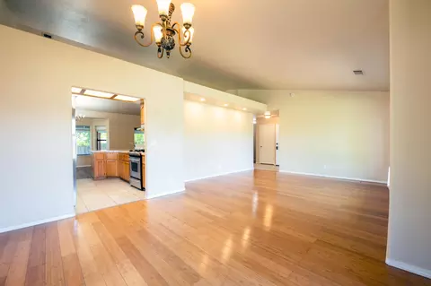 Living - 19331 Hollow Ln, Redding, CA 96003 photo 3 of 4