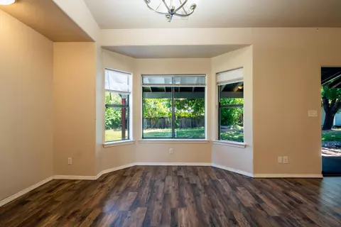 Living - 19331 Hollow Ln, Redding, CA 96003 photo 3 of 4