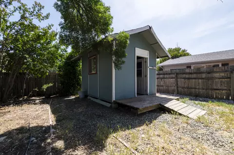 Exterior - 19331 Hollow Ln, Redding, CA 96003 photo 3 of 4