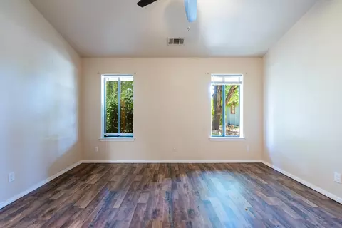 Living - 19331 Hollow Ln, Redding, CA 96003 photo 4 of 4