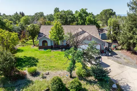 19331 Hollow Ln, Redding, CA 96003