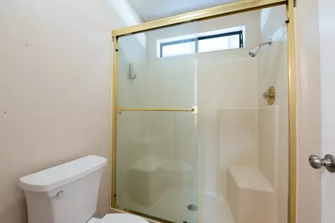 Bath - 19331 Hollow Ln, Redding, CA 96003 photo 1 of 1