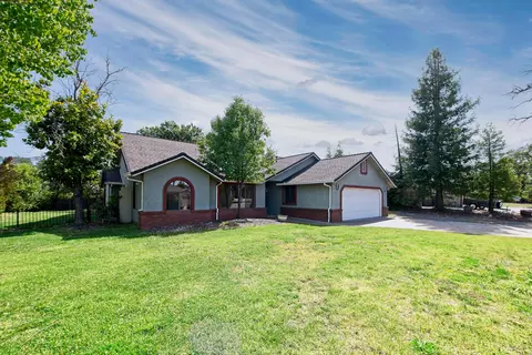 19331 Hollow Ln, Redding, CA 96003