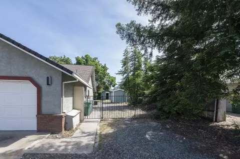 Exterior - 19331 Hollow Ln, Redding, CA 96003 photo 4 of 4