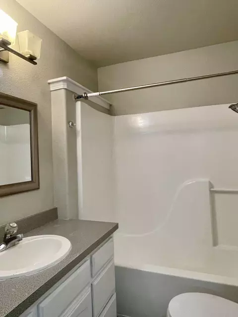 Bath - 11521154 Echo Rd, Redding, CA 96002 photo 1 of 1