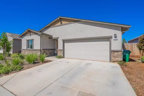 Exterior - 5016 Monaco Pkwy, Redding, CA 96002 photo 4 of 10