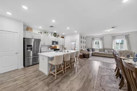 Kitchen - 5016 Monaco Pkwy, Redding, CA 96002 photo 1 of 5