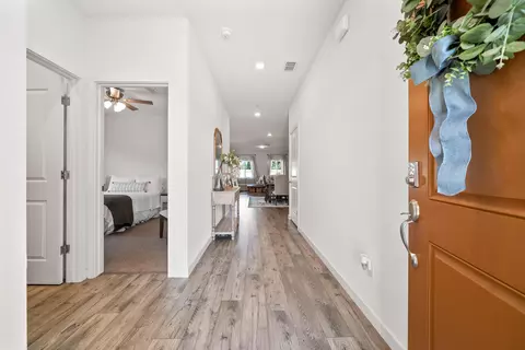 Entry Way - 5016 Monaco Pkwy, Redding, CA 96002 photo 1 of 4