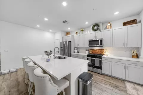 Kitchen - 5016 Monaco Pkwy, Redding, CA 96002 photo 5 of 5
