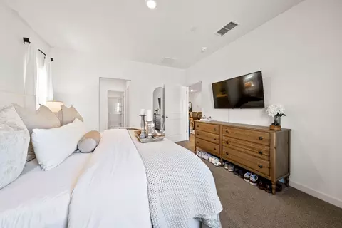 Bedroom - 5016 Monaco Pkwy, Redding, CA 96002 photo 2 of 4