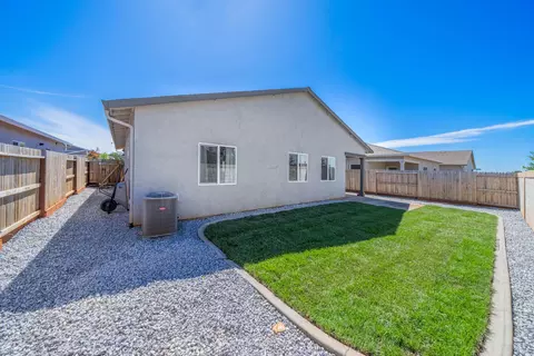 Exterior - 5016 Monaco Pkwy, Redding, CA 96002 photo 9 of 10