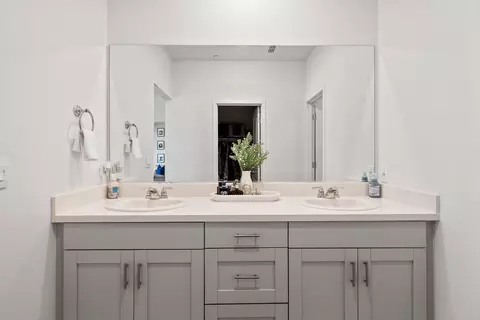 Bath - 5016 Monaco Pkwy, Redding, CA 96002 photo 1 of 3