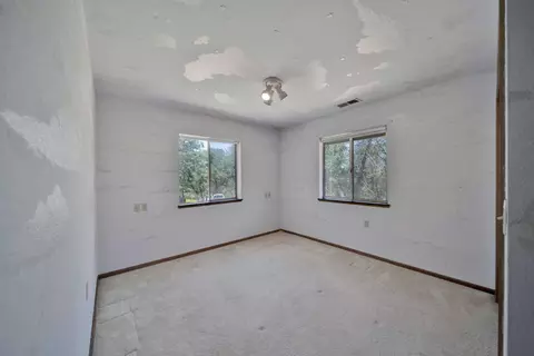 Bedroom - 20435 Winchester Trl, Redding, CA 96003 photo 11 of 12