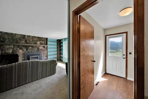 Entry Way - 20435 Winchester Trl, Redding, CA 96003 photo 4 of 7