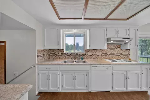 Kitchen - 20435 Winchester Trl, Redding, CA 96003 photo 2 of 3