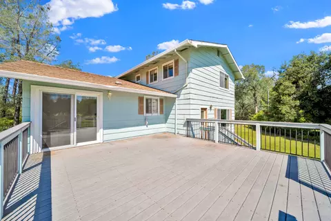Exterior - 20435 Winchester Trl, Redding, CA 96003 photo 5 of 26