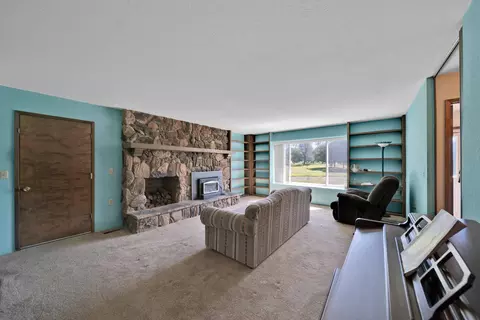 Living - 20435 Winchester Trl, Redding, CA 96003 photo 7 of 7
