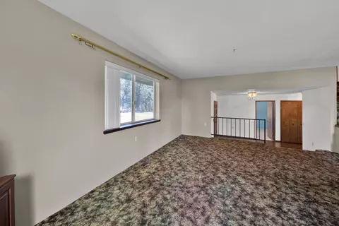 Living - 20435 Winchester Trl, Redding, CA 96003 photo 3 of 7