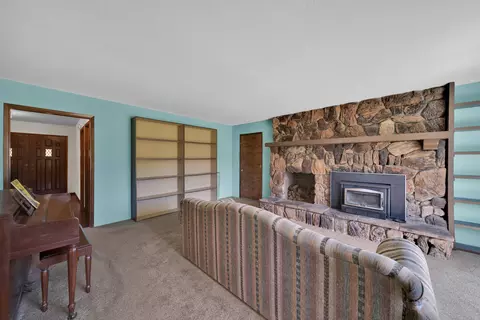 Living - 20435 Winchester Trl, Redding, CA 96003 photo 4 of 7