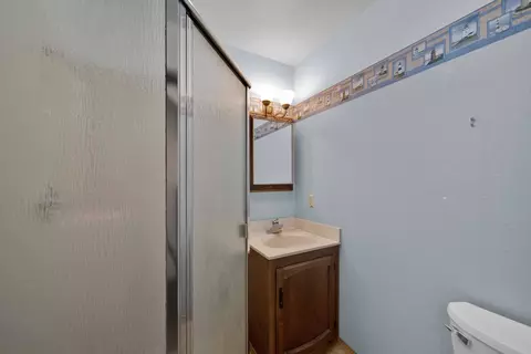 Bath - 20435 Winchester Trl, Redding, CA 96003 photo 1 of 5