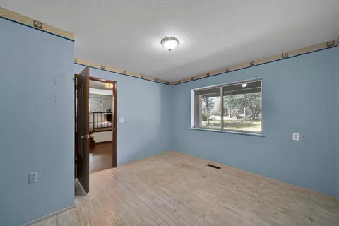 Bedroom - 20435 Winchester Trl, Redding, CA 96003 photo 4 of 12