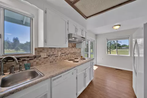 Kitchen - 20435 Winchester Trl, Redding, CA 96003 photo 3 of 3