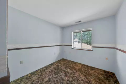 Bedroom - 20435 Winchester Trl, Redding, CA 96003 photo 9 of 12