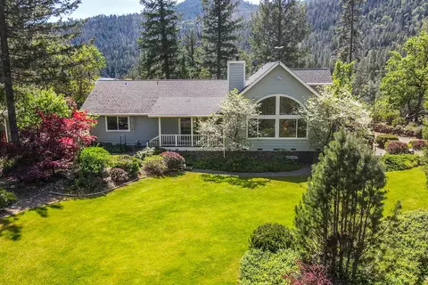 2051 Sky Ranch Rd, Junction City, CA 96048