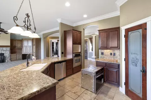 Kitchen - 1513 Brinn Dr, Redding, CA 96001 photo 4 of 4
