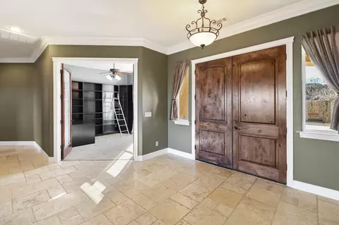 Entry Way - 1513 Brinn Dr, Redding, CA 96001 photo 2 of 4