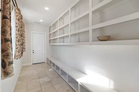 Entry Way - 1513 Brinn Dr, Redding, CA 96001 photo 3 of 4