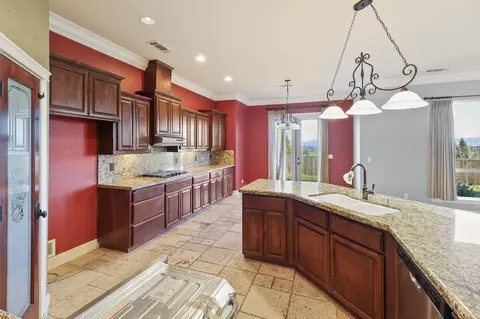 Kitchen - 1513 Brinn Dr, Redding, CA 96001 photo 2 of 4