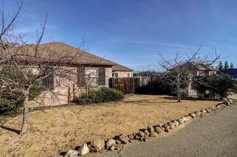 Exterior - 1513 Brinn Dr, Redding, CA 96001 photo 8 of 8