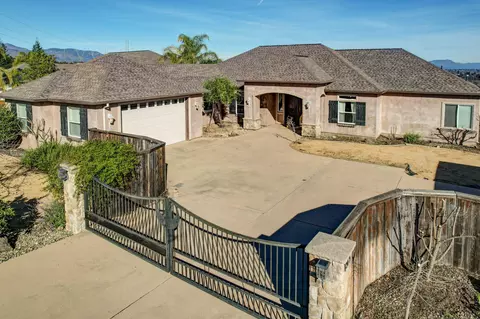 Exterior - 1513 Brinn Dr, Redding, CA 96001 photo 2 of 8
