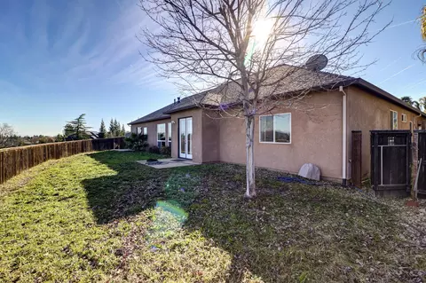 Exterior - 1513 Brinn Dr, Redding, CA 96001 photo 6 of 8