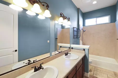 Bath - 1513 Brinn Dr, Redding, CA 96001 photo 3 of 3