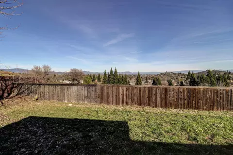 Exterior - 1513 Brinn Dr, Redding, CA 96001 photo 5 of 8